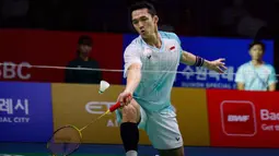 Jonatan Christie sukses mengunci tiket semifinal Korea Open 2025. Tiket tersebut didapat usai tunggal putra Indonesia ini menyingkirkan wakil Jepang Kenta Nishimoto. (ANTHONY WALLACE/AFP)
