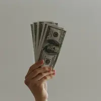 Ilustrasi uang. Sumber foto: unsplash.com/JP Valery.