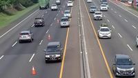 Contraflow kembali diberlakukan di tol Japek. (Abramena/Liputan6.com)