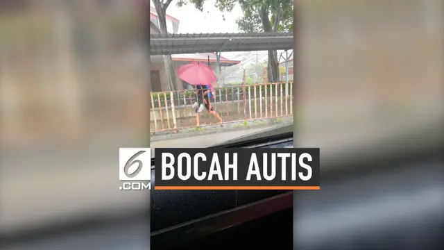 Seorang gadis sekolah rela menggendong dan melindungi temannya yang juga penyandang autis dari hujan. Kejadian ini direkam warganet dan  mendapat banyak komentar mengharukan di media sosial.