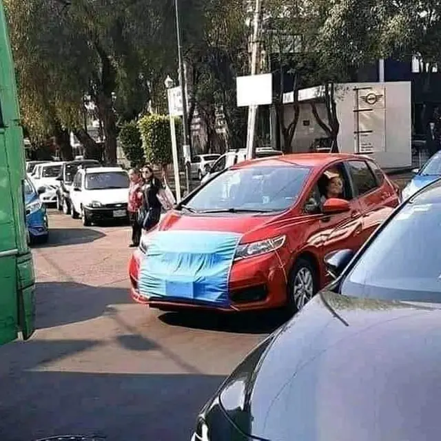 6 Potret Nyeleneh Cara Orang Jalankan Protokol Kesehatan