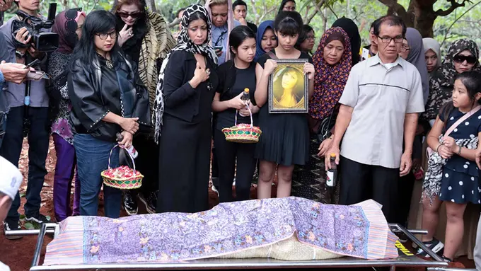 [Bintang] Pemakaman Yana Zein 