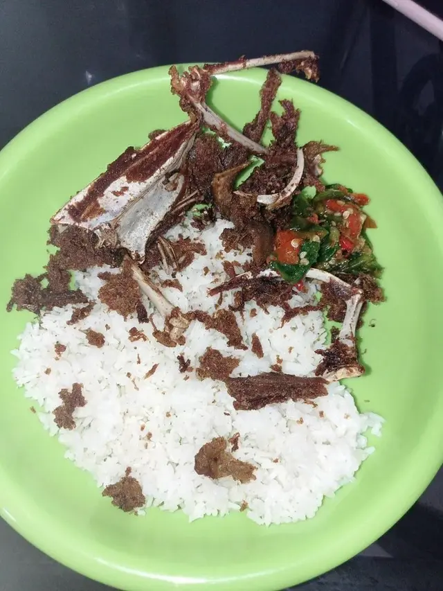 8 Potret Pesanan Makanan Ini Sedih Banget, Bikin Pengin Nangis