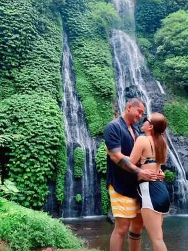 6 Momen Romantis Miller Khan dan Farina Rebecca Jalani Bulan Madu di Bali