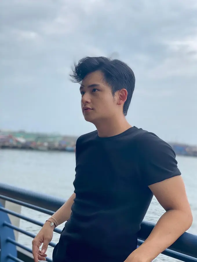 5 Potret Terbaru Randy Martin dengan Tubuh Makin Kekar, Curi Perhatian