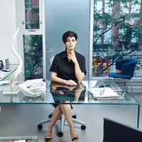 Saat orang lain memandangmu sebelah mata, maka jangan pedulikan. Buktikanlah kepada mereka bahwa tanpa mereka kamu juga bisa sukses. (Foto: cdn.torontolife.com)