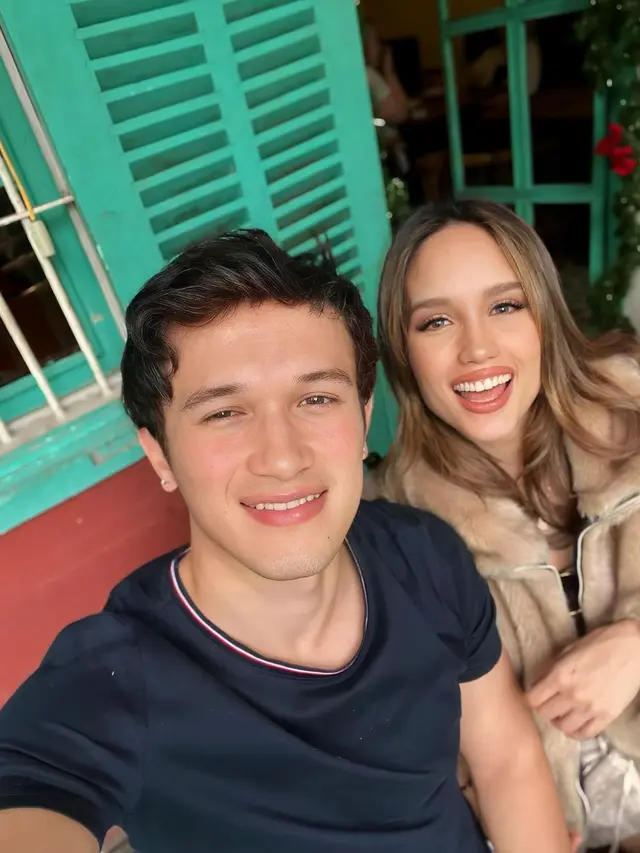 8 Potret Liburan Cinta Laura di Vietnam, Pamer Kemesraan dengan Arya Vasco