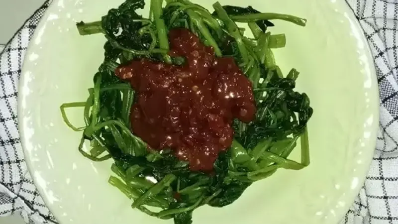 Resep rujak kangkung. (dok. Cookpad @hi_widiyaa)