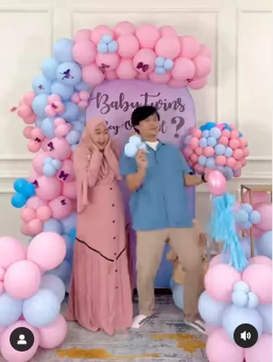 Balon besar yang dipecahkan Anandito Dwis juga berjenis kelamin perempuan. (Foto: Instagram/ anisarahma_12)