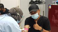 Pelatih Persita Tangerang, Widodo Cahyono Putro, menjalani tes kesehatan sebagai bagian dari protokol kesehatan sebelum tim berjulukan Pendekar Cisadane itu kembali beraktivitas bersama. (Dok. Media Persita)