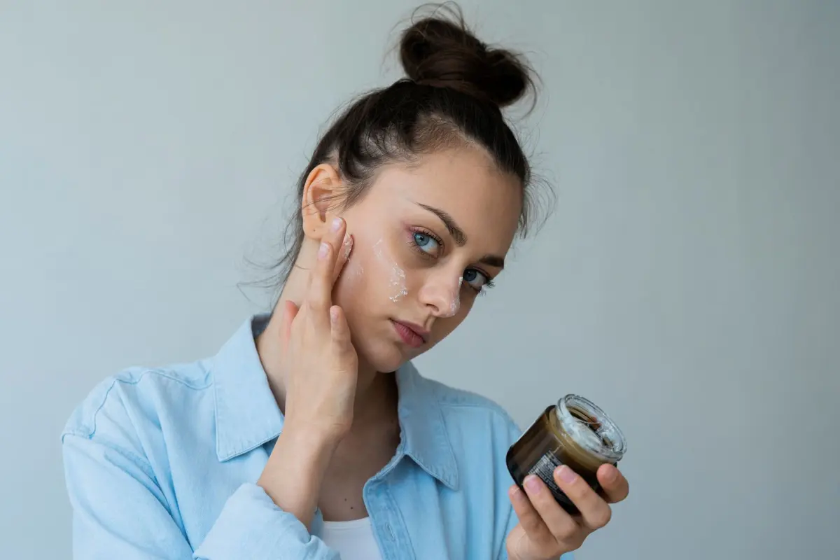 Apakah Penderita Autoimun Boleh Pakai Skincare (photo by freepik)