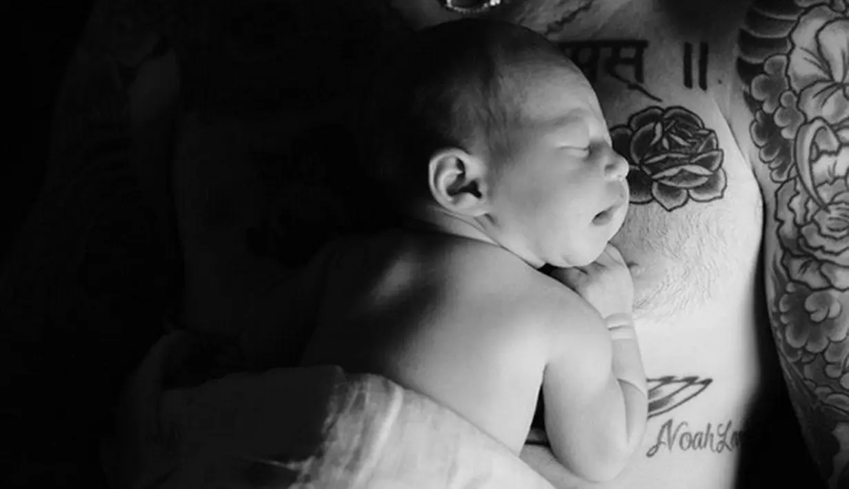 “Aku sudah punya anak perempuan, aku memiliki istri yang paling cantik di dunia ini. Aku adalah salah satu orang yang beruntung yang pernah ada dan aku pun tak melakukan apa-apa,” ungkap Adam kala itu. (Instagram/adamlevine)