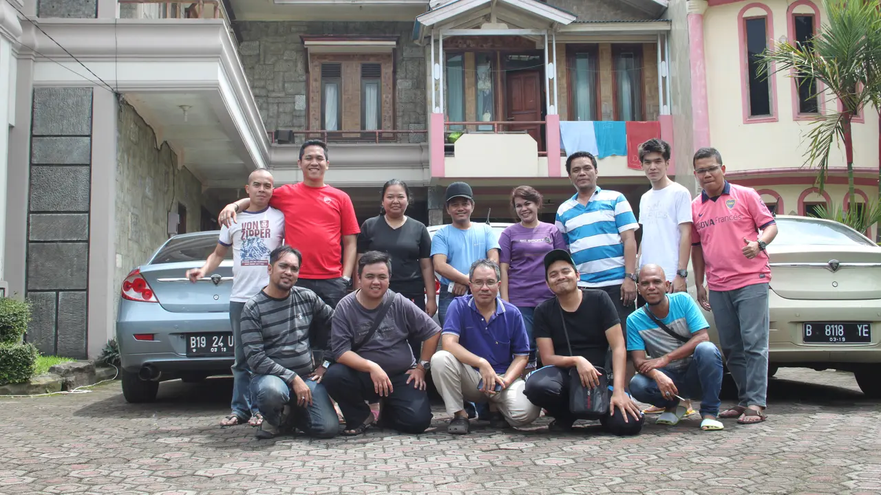 Kopi Darat, Belasan Pengguna Mobil Proton Geruduk Puncak