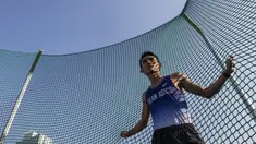 Atlet jalan cepat Indonesia, Hendro Yap, berpose usai latihan di Stadion Madya Senayan, Jakarta, Selasa (1/5/2018). Latihan ini merupakan persiapan jelang Asian Games XVIII. (Bola.com/Vitalis Yogi Trisna)