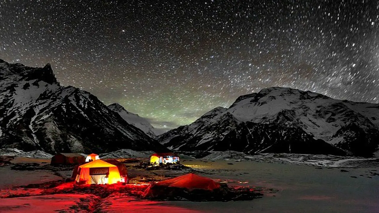 Bikin Takjub, 9 Lokasi Strategis Lihat Pemandangan Langit Malam 