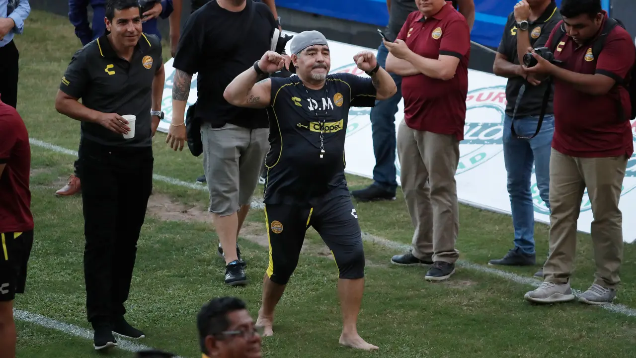 Gaya Diego Maradona Saat Latih Klub Divisi 2 Meksiko
