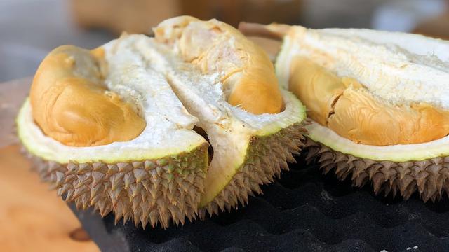 Arti Mimpi Makan Durian Bersama Orang Terdekat