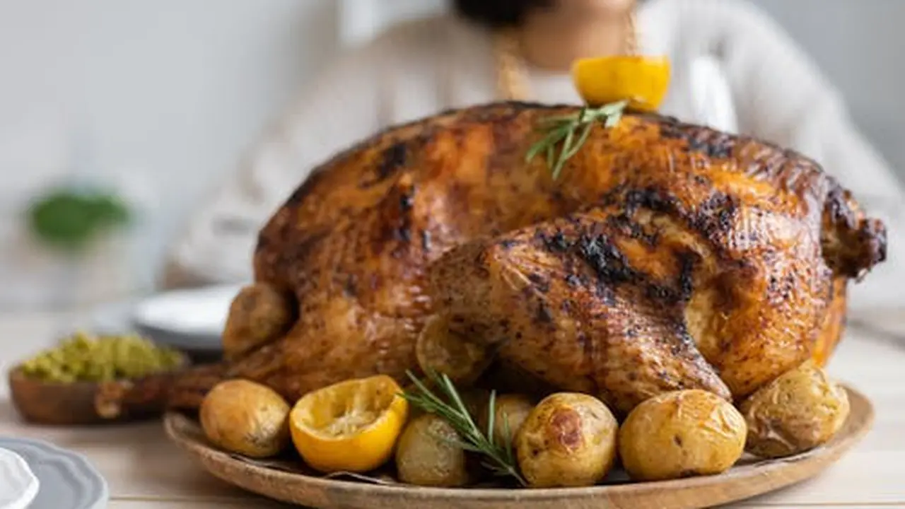 Kalkun panggang, menu khas Thanksgiving. (Pexels)