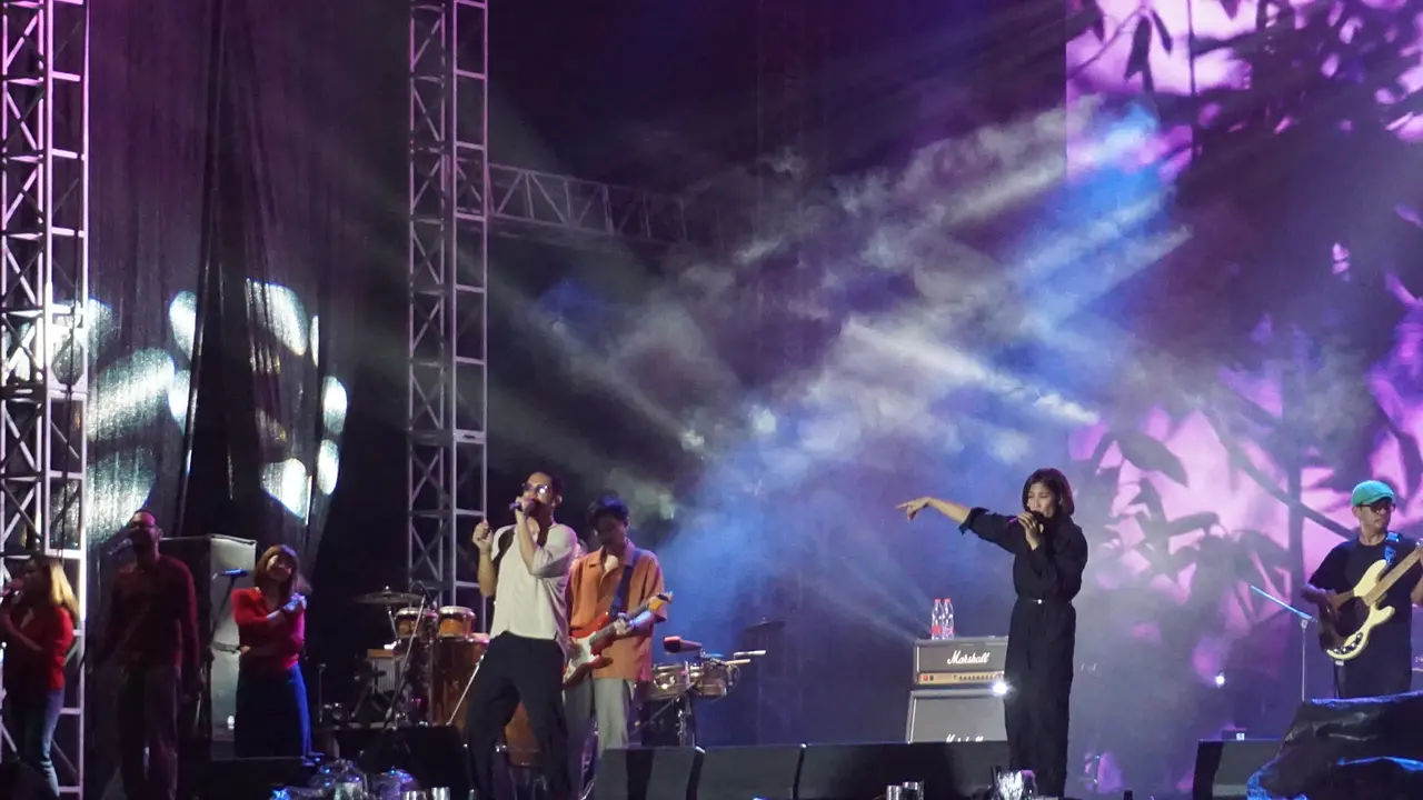 Maliq & D'Essentials di Panggung Titik Kumpul Fest 2024