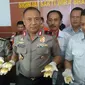 Polisi tangkap penadah emas dari penambangan ilegal di Jambi (Liputan6.com/Hanz Jimenez Salim)