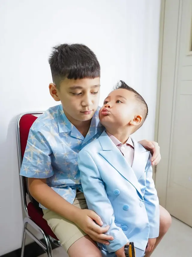 Temani Papa Kerja! Potret Gemas Rafathar, Rayyanza dan Lily Ikut Raffi Ahmad Syuting (credit: instagram/raffinagita1717).