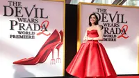 Anne Hathaway Bantah Kabar Pemecatan Model dari Film The Devil Wears Prada 2