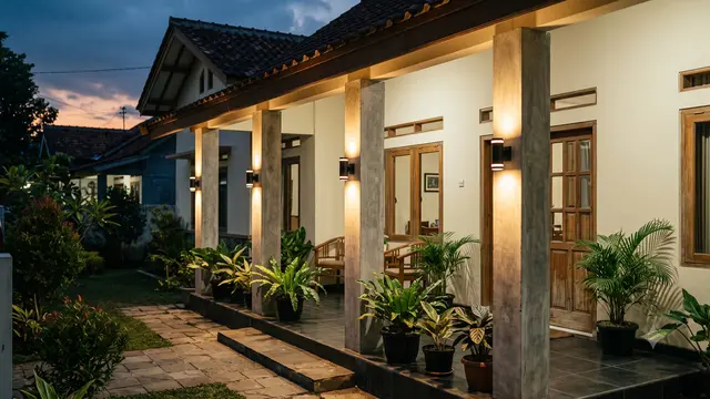 Inspirasi Teras dengan Lampu Dinding Warm White