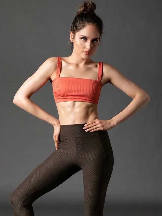 [Fimela] Cinta Laura