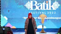 Bupati Banyuwangi Ipuk Fiestiandani saat membuka acara Banyuwangi Batik Festival (BBF) pada Sabtu malam (1/10/2022).