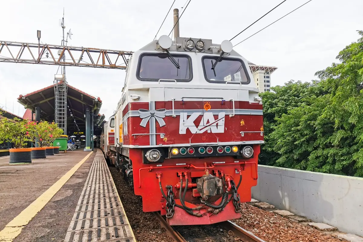 PT KAI mulai membuka penjualan tiket kereta api pada masa libur Natal dan Tahun Baru (Nataru) mulai 7 November ini. (Dian Kurniawan/Liputan6.com).