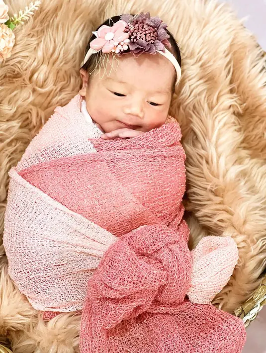 Anak pertama Felicya Angelista dan Hito Caesar (Instagram/felicyangelista_)