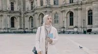 6 Tren Model Gamis Terbaru 2025 untuk Wanita Tinggi 150-an, Ciptakan Ilusi Tubuh Jenjang dan Proporsional