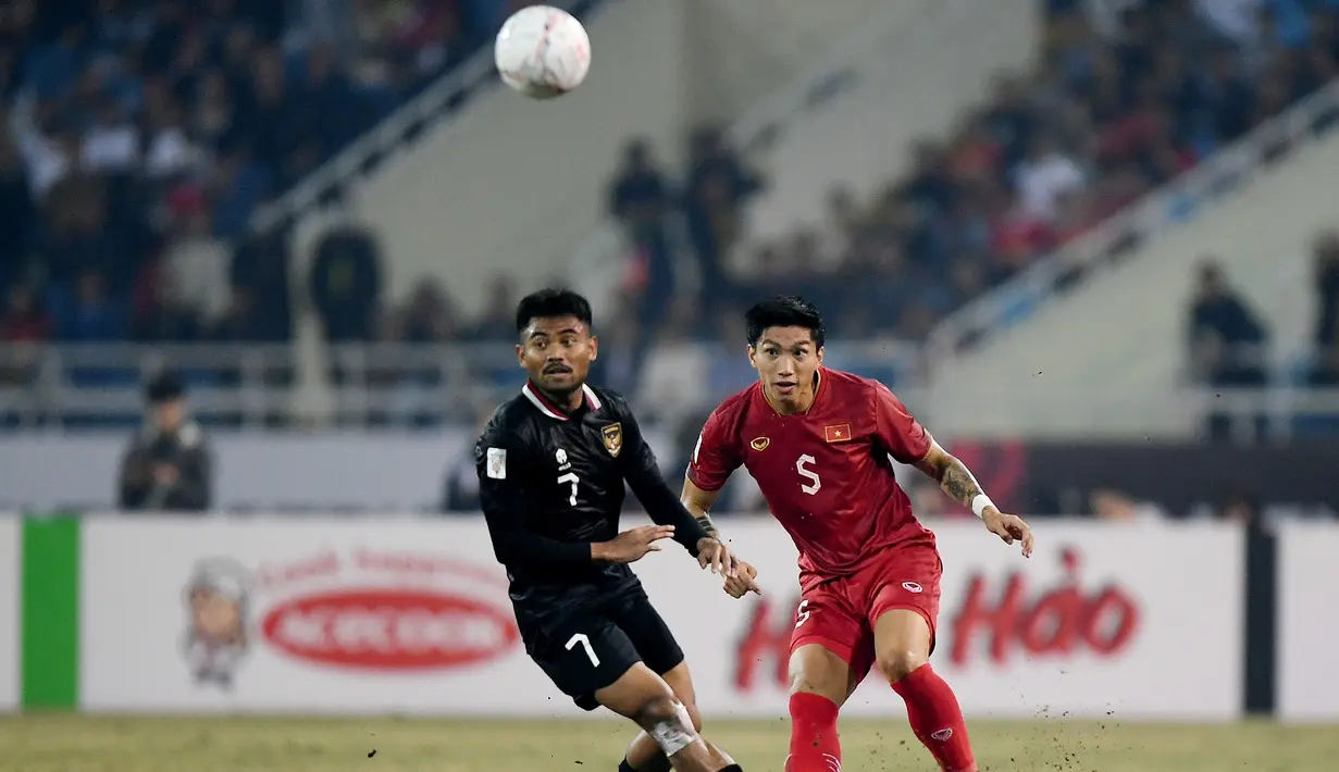 Meski banyak yang jengkel dan mencibir kelakuanya di lapangan namun Doan Van Hau sukses membungkam mereka semua dengan penampilan solid dan membawa Vietnam hingga ke partai final Piala AFF 2022. (AFP/Nhac Nguyen)