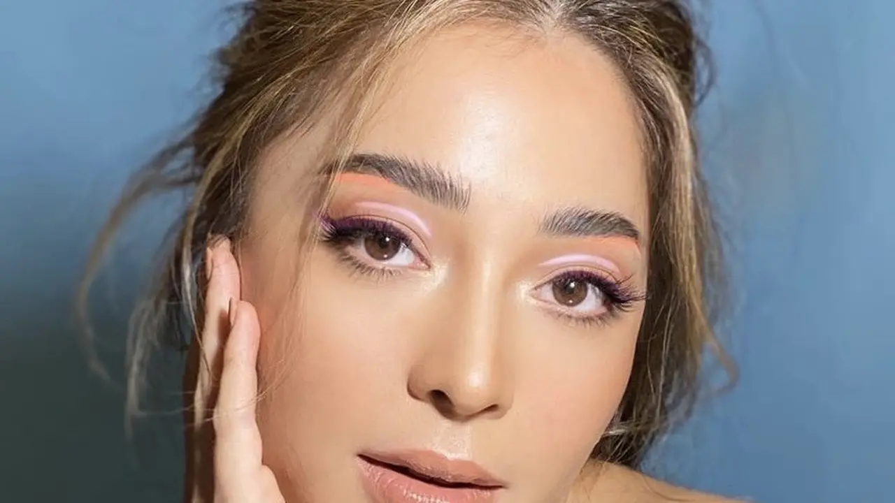 Tren Graphic Eyeliner untuk Riasan Mata