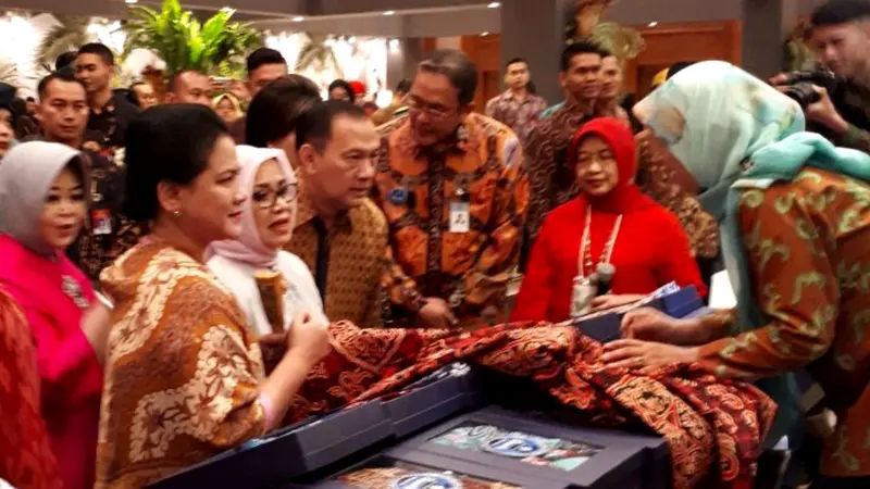 ﻿﻿Senyum Pengrajin Batik Kain Besurek Bengkulu Mulai Mengembang