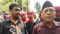 Didampingi kuasa hukumnya, Ketua KSPI Said Iqbal yang membawa sekitar 300 massa buruh mendaftarkan uji materi UU Tax Amnesty ke MK.