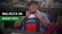 Walikota Mont-de-Marsan, Charles Dayot harus makan tikus karena kalah taruhan PSG Vs Barcelona.