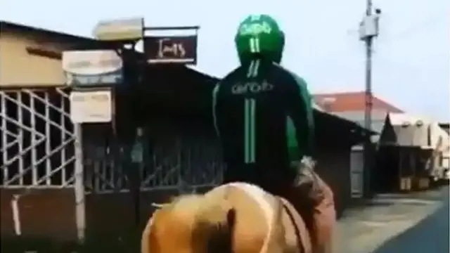 Bukan Motor, 6 Kendaraan Driver Ojek Online Ini Nyeleneh Banget