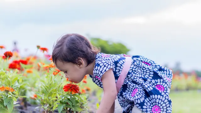 Cara Mudah Menstimulasi Indra Penciuman si Kecil (Karunyapas/Shutterstock)