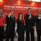 Presiden BWF Poul-Erik Hoyer (kiri) tengah melakukan pengundian babak 64 besar Kejuaraan Dunia Bulu Tangkis Dunia 2015 di Museum Bank Indonesia, Jakarta Pusat, 28 Juli 2015 (Liputan6.com/Herman Zakharia).