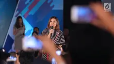 Duta baca Indonesia, Najwa Shihab saat berbagi pengalaman sebagai jurnalis dengan ratusan peserta Emtek Goes To Campus 2017 di Universitas Telkom, Bandung, Rabu (29/11). (Liputan6.com/Helmi Fithriansyah)