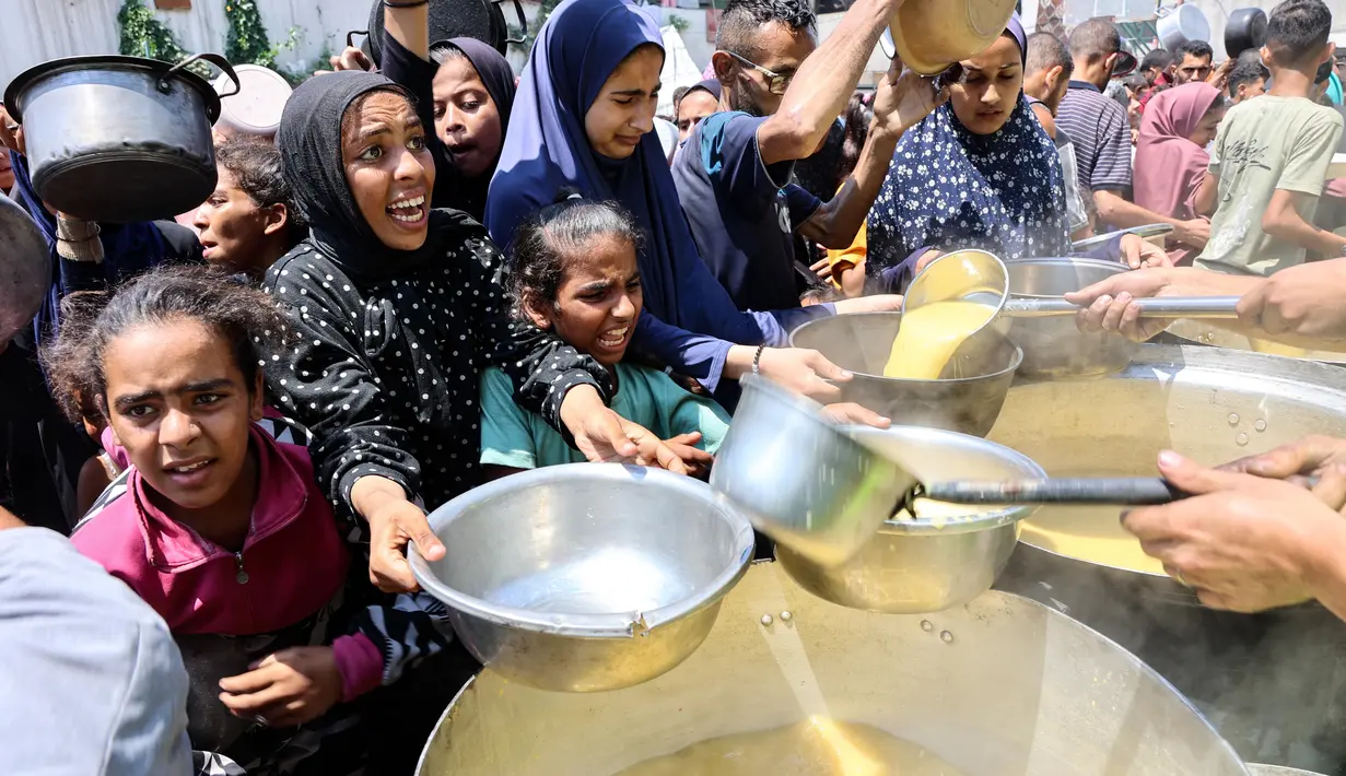 Kekhawatiran akan terjadinya krisis kemanusiaan meningkat sejak Maret lalu, ketika Israel melakukan blokade terhadap pengiriman bantuan ke wilayah Gaza sebagai bagian dari operasi militer terhadap Hamas. (Omar AL-QATTAA/AFP)