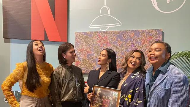6 Momen Pemain Film Ali dan Ratu Ratu Queens di Konferensi Pers, Unjuk Kedekatan