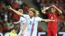 Ekspresi pemain Islandia, Birkir Bjarnason, setelah mencetak gol ke gawang Portugal pada laga Grup F Piala Eropa 2016 di Stade Geoffroy Guichard, Saint-Etienne, Rabu (15/6/2016) dini hari WIB. (AFP/Francisco Leong)