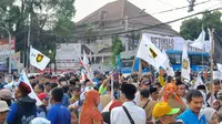 KPU Dipadati Pendukung Anies-Cak Imin, Banyak Bendera Partai hingga Panggung Orasi