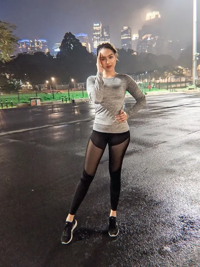 Jaga Postur Tubuh, Ini 7 Gaya Anya Geraldine saat Berolahraga