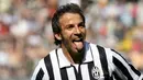 1. Alessandro Del Piero - Selama 19 tahun membela Juventus dirinya mencetak 288 gol dari total 697 laga di semua ajang. Peraih capocannoniere atau top scorer tahun 2007 dan 2008 itu layak disebut sebagai kapten sejati bagi pasukan Zebra. (AFP/Giuseppe Cacace)