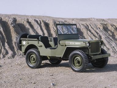 Jeep Willys MB menjadi cikal bakal lahirnya Jeep di dunia. Awal sejarahnya terjadi ketika Willys Overland berhasil memenangkan kontrak dengan U.S. Military untuk memproduksi kendaraan utilitarian guna memenuhi kebutuhan perang Amerika Serikat di Perang Dunia II. Mesin yang digunakan merupakan unit 2.200cc 4-silinder dengan tenaga 60 Hp dan berpenggerak 4x4. Masa produksi mobil ini dimulai 1941 hingga 1945. (Source: motortrend.com)