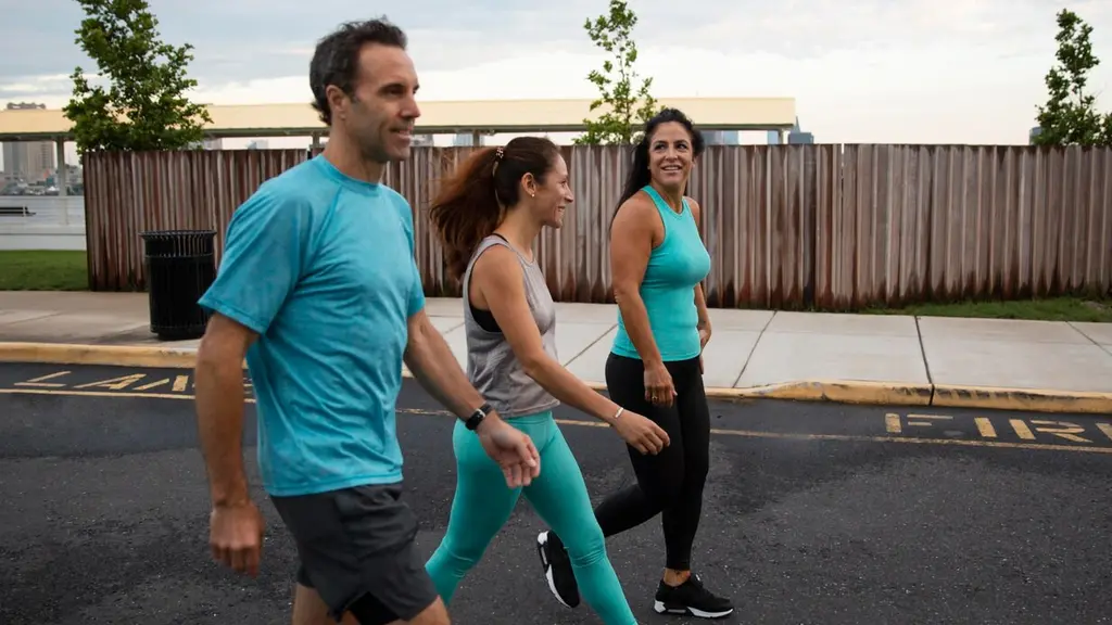 Ilustrasi&nbsp;Manfaat Jalan Kaki bagi Kesehatan / by freepik