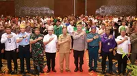 Deklarasi Pemilu Damai yang dilakukan oleh Polda Riau, KPU Riau dan diikuti ratusan calon legislatif serta partai politik. (Liputan6.com/M Syukur)